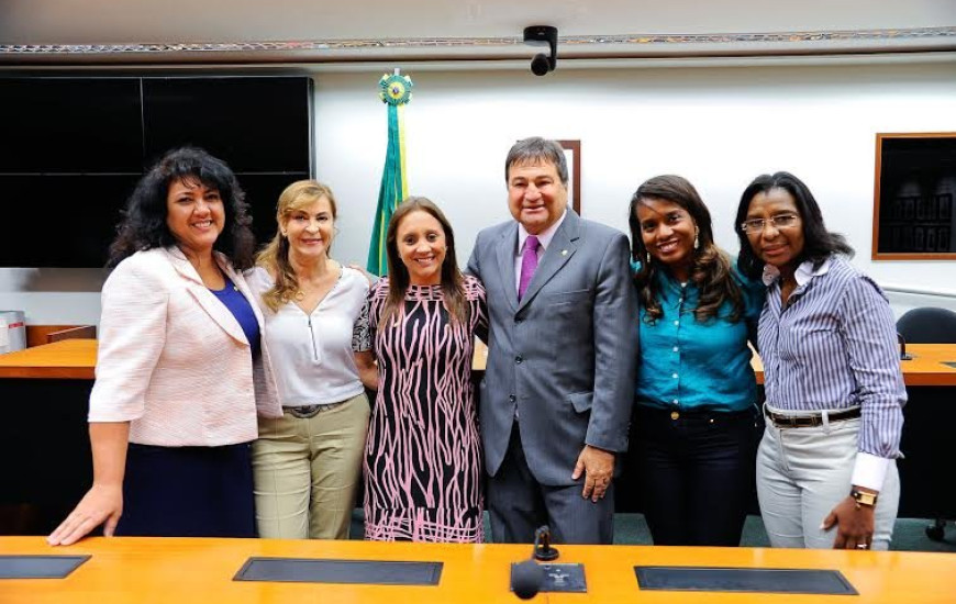 Halum explica voto contrário