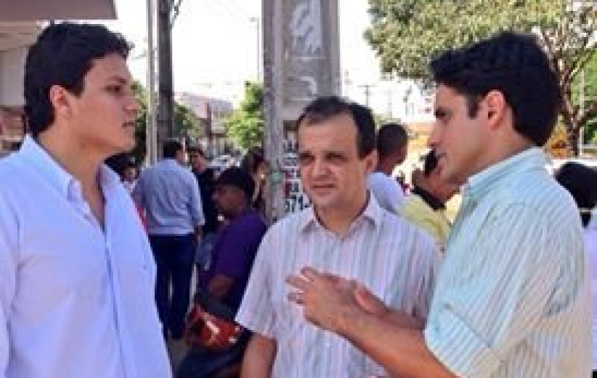 Oposição colhe mais assinaturas nas Arnos