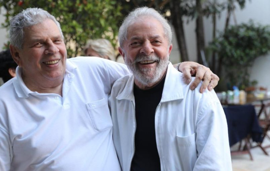 Lula ao lado do irmão Vavá, que faleceu ontem