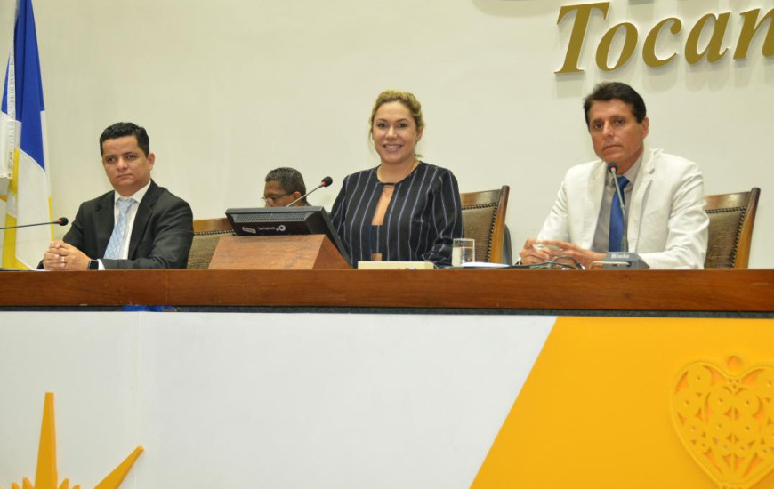 No final sessão, a presidente da AL anunciou o encerramento do ano legislativo