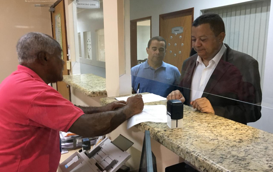 Candidato protocola documento contra o governo do Estado