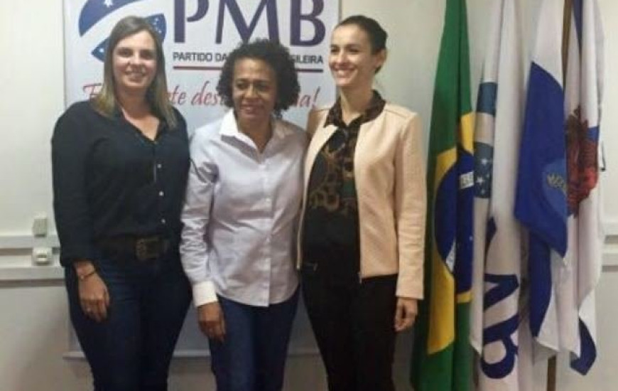 Cláudia Lelis acompanha Meire Carreira em evento