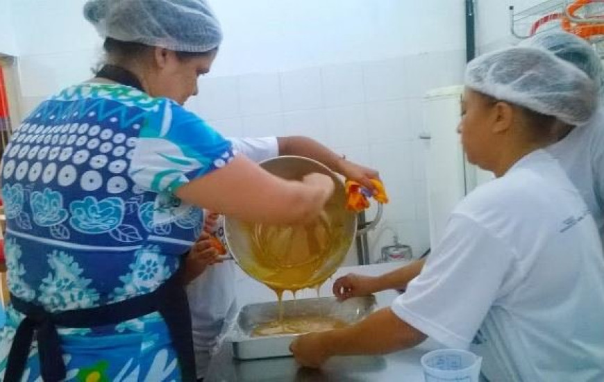 Mulheres expõem produtos do curso Jeito de Mulher