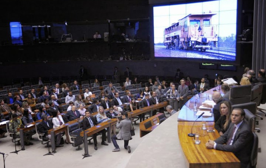 Sessão na Câmara homenageia João Ribeiro