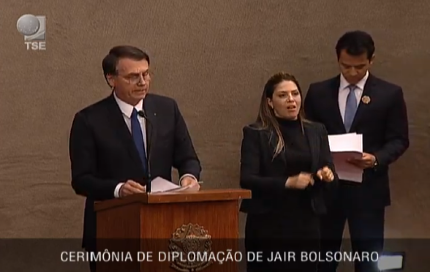 Presidente eleito é diplomado no TSE