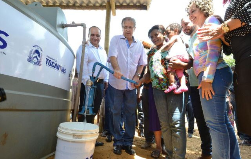 Miranda entrega cisternas no sudeste do Estado