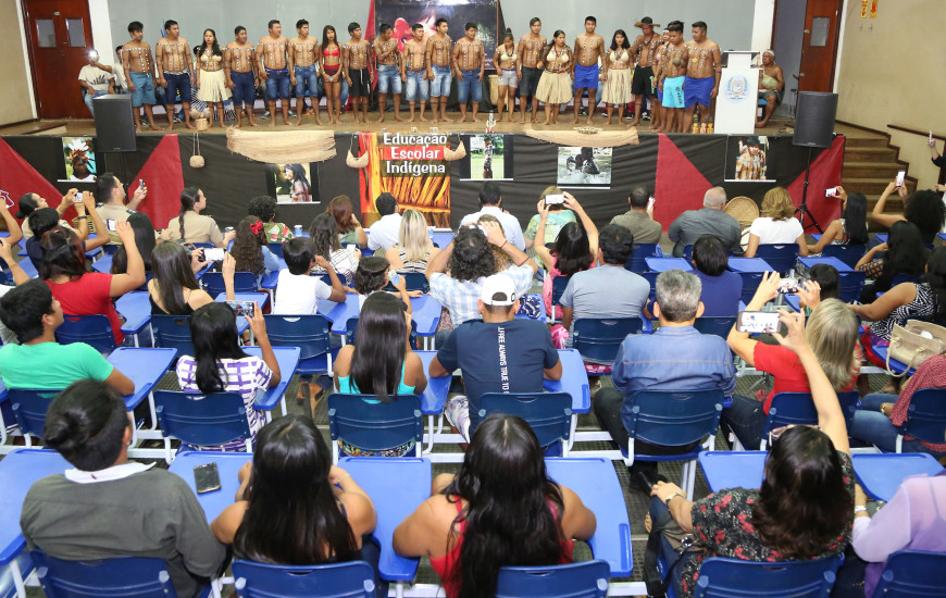 Povo Xerente agradeceu ao público com canto e dança demonstrando su