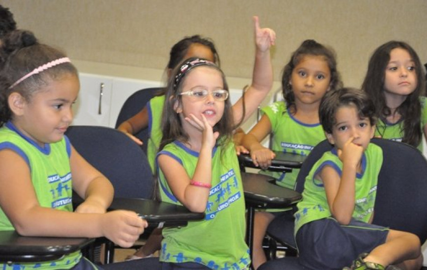 Crianças participam de atividades da Mostra