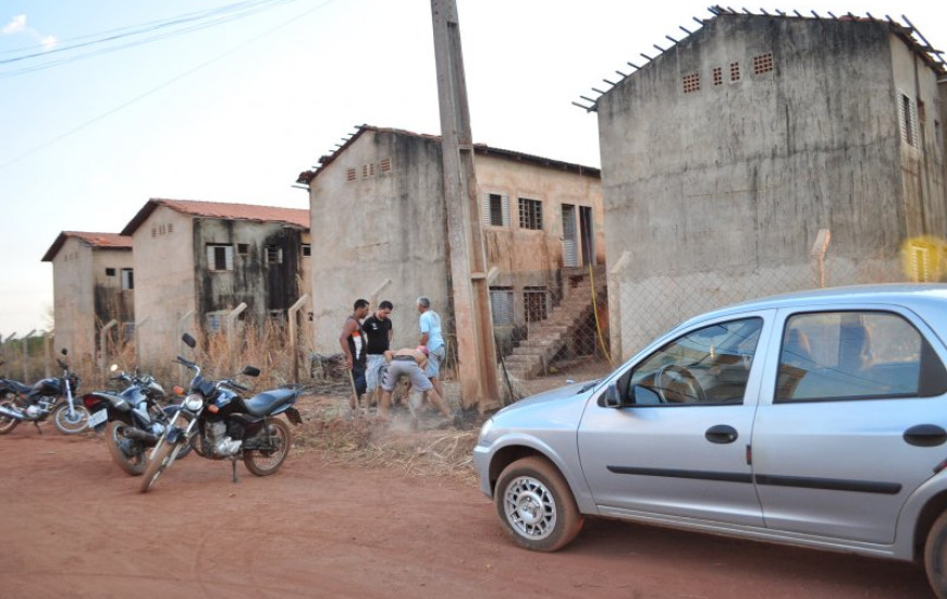 Famílias ocuparam prédios inacabados