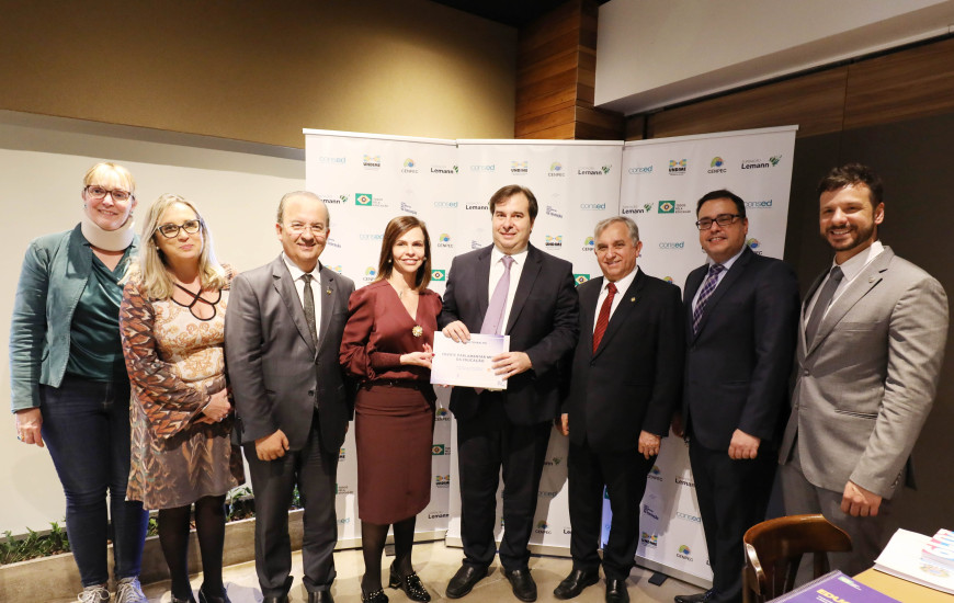 Dorinha com membros da mesa direitora da Frente Parlamentar.