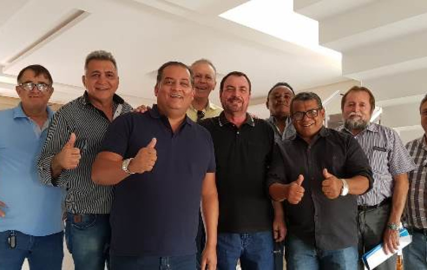 Gomes e lideranças do Estado