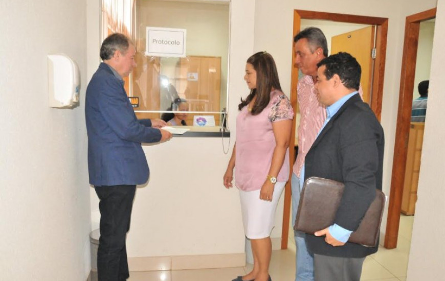 João Emídio protocolou documento no MPF
