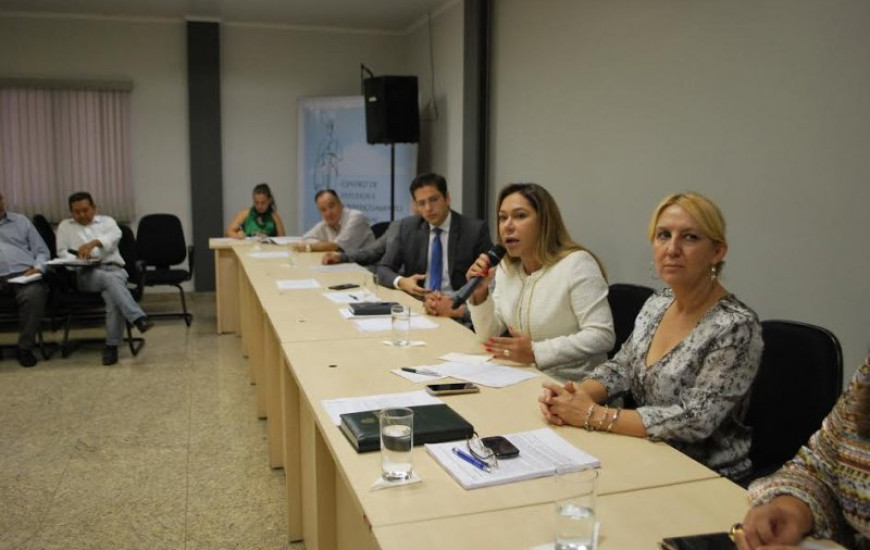 Deputada participa de reunião no MPE