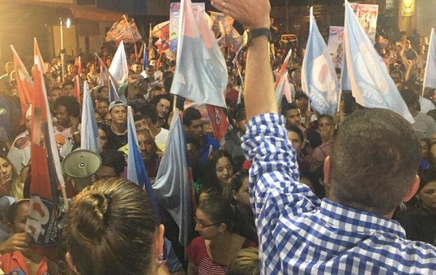 Amastha em comício na 305 Norte, em Palmas