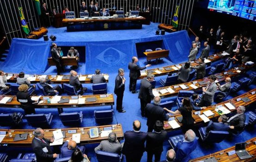 Parlamentares negam irregularidades