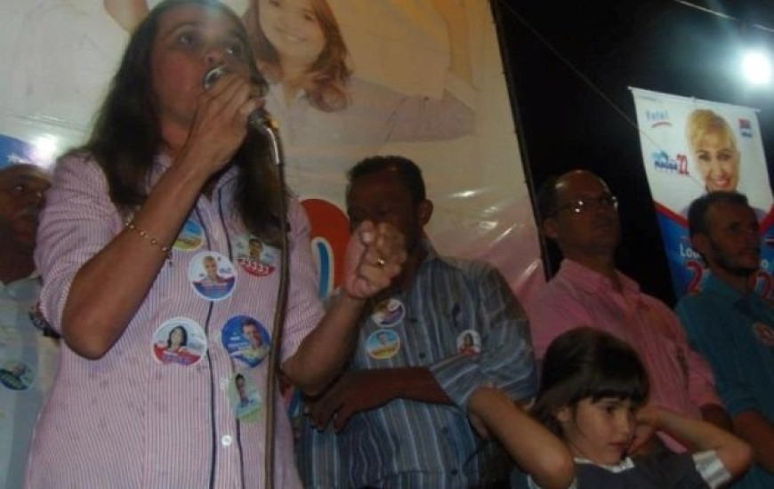 Magda Borba realiza comício