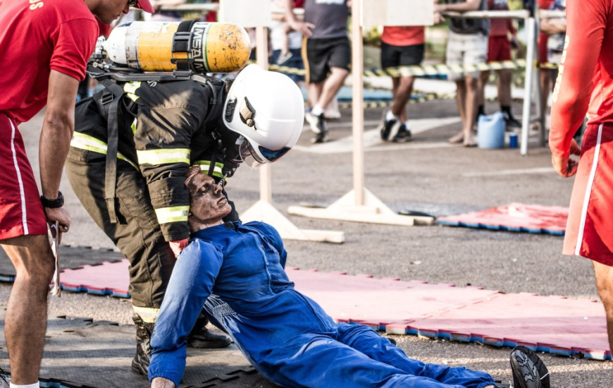 Competidores vão arrastar boneco de 80 quilos em espaço confinado.