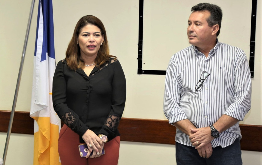 Secretária da Educação reunida com técnicos da Seduc