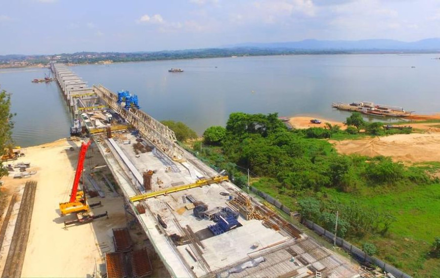 Obra da ponte sobre o Rio Araguaia, na divisa do TO com o PA.