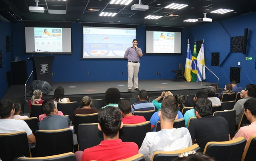 Alunos podem concluir Ensino Média na modalidade