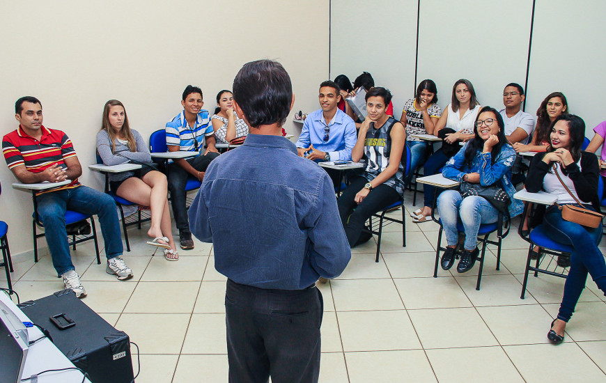 Cursos visam oferecer orientações práticas para a vida profissional e pessoal 