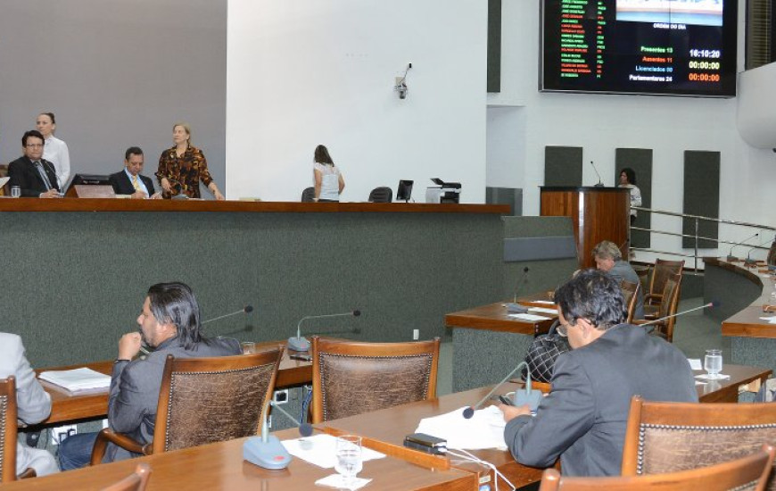 Deputados retiram nomes e CPI não é instalada