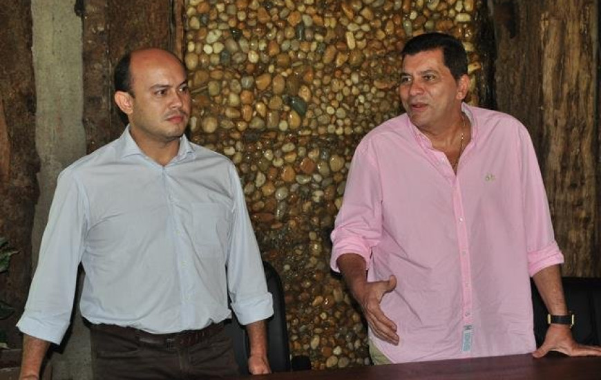 Amastha e Sandoval durante coletiva de imprensa