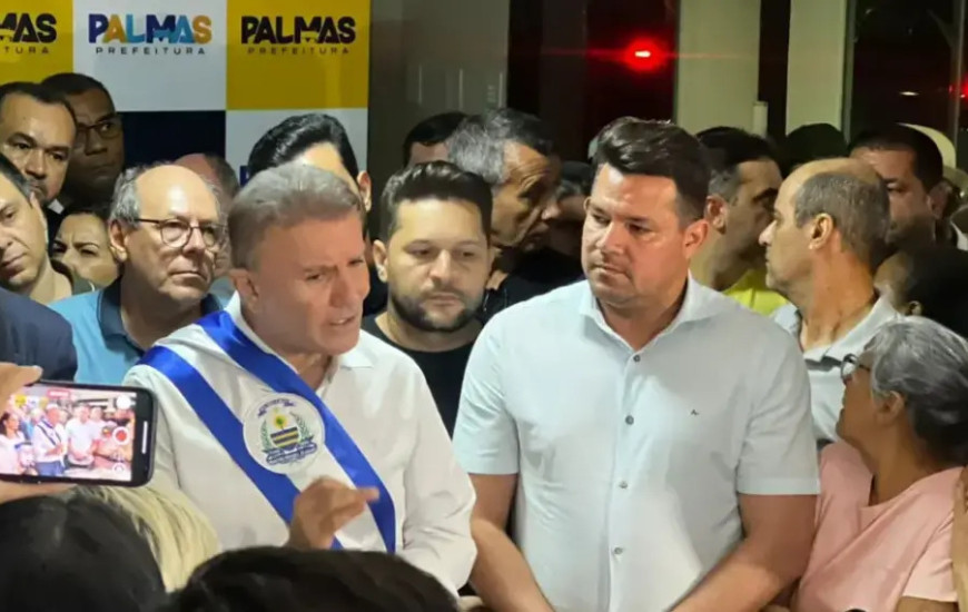 Em coletiva, prefeito Eduardo anunciou rompimento e nomeação dos exonerados 
