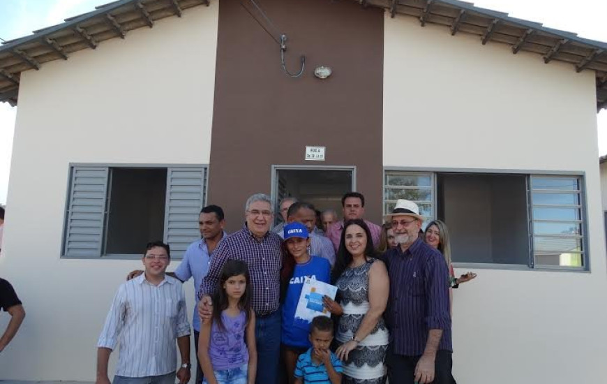 Casas foram entregues a famílias contempladas