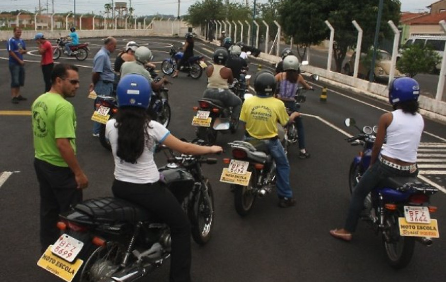 Detran autoriza dois anos por instrutor