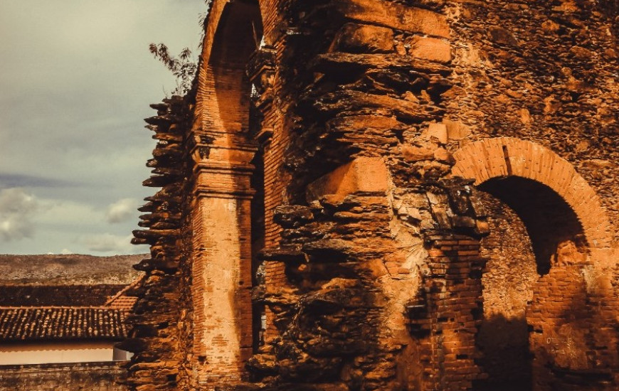Região das Serras Gerais reúne patrimônio histórico e belezas naturais.