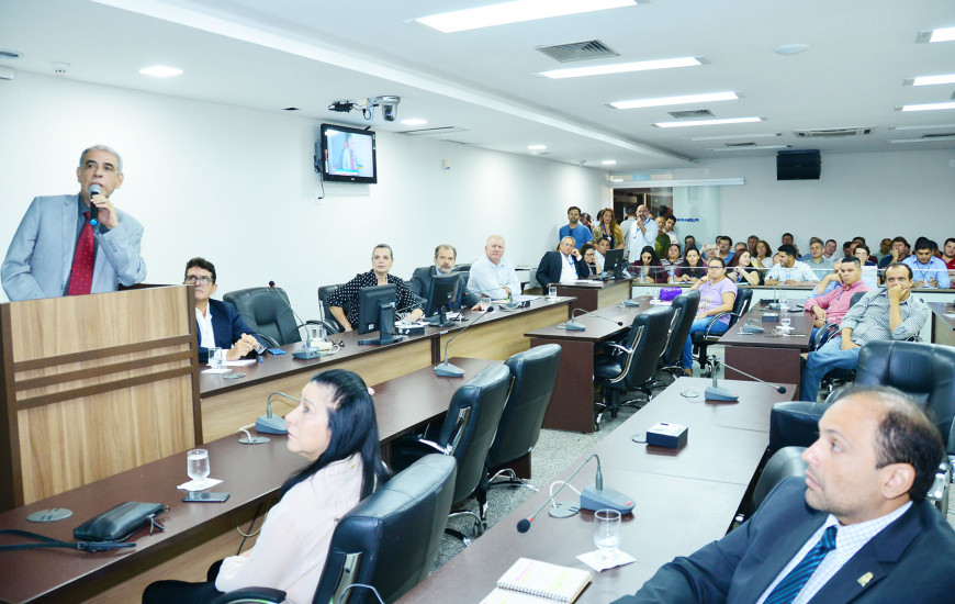 Audiência pública reuniu parlamentares, produtores e órgãos do Estado