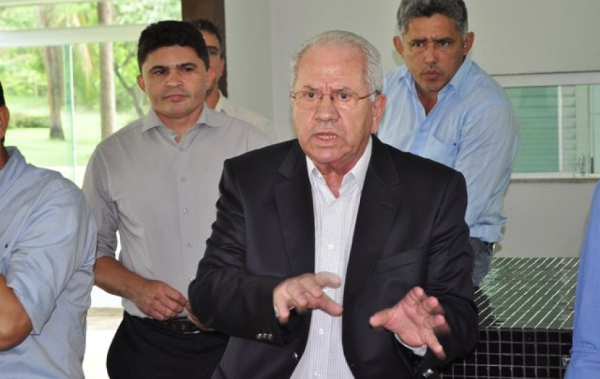 Secretário deixa pasta nesta sexta às 14 horas