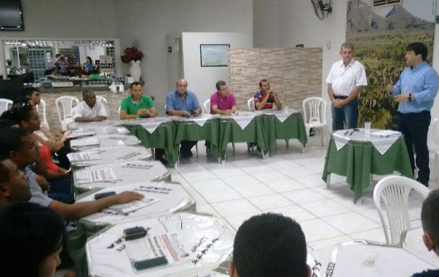 Fabiano se reúne com pré-candidatos a vereador