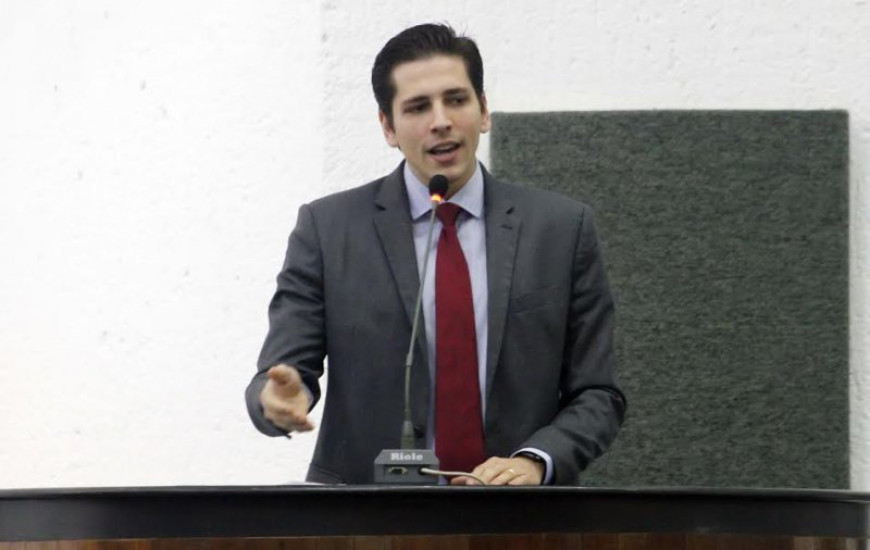 Deputado estadual Olyntho Neto